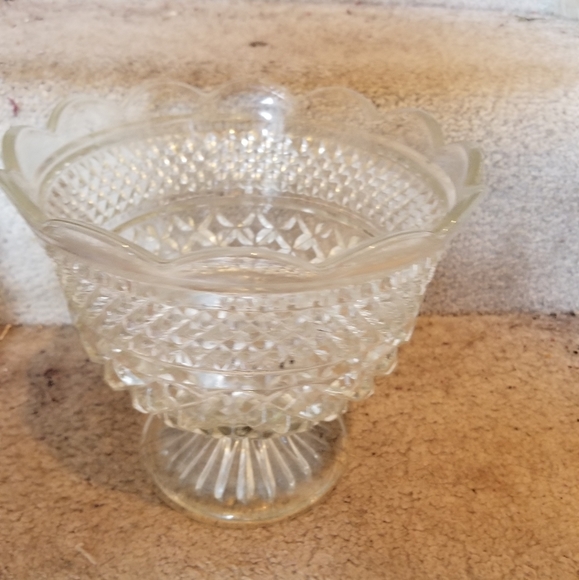 VINTAGE PINWHEEL CRYSTAL FOOTED FRUIT BOWL - Picture 4 of 4